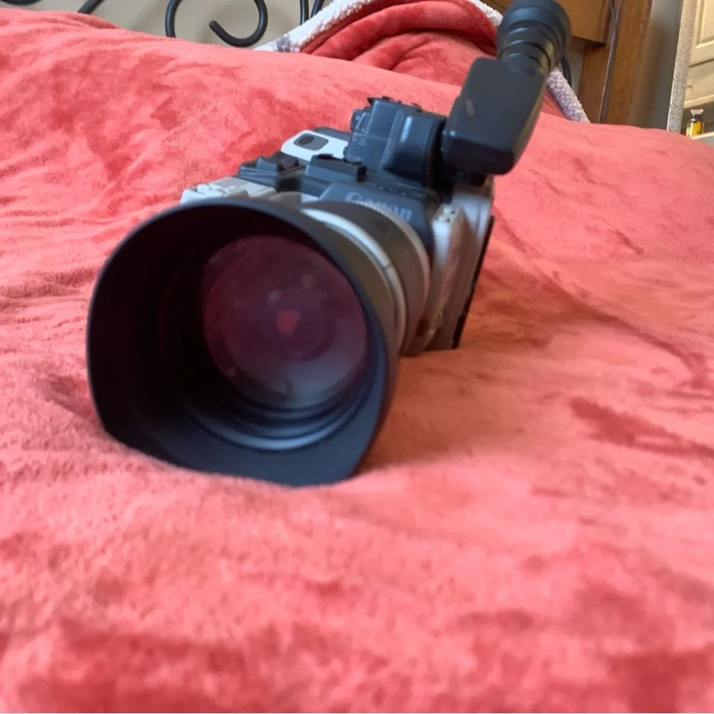 RARE vintage Canon L1A Hi8 8mm camcorder